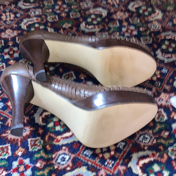 Brown leather Guess high platform peep toe heels. Size 9. Never worn - Picture 6 of 12